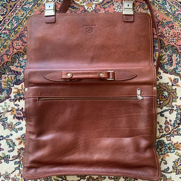 Unisex Leather Brown Bag NWOT, but it was in my wardrobe for a while - Picture 17 of 17